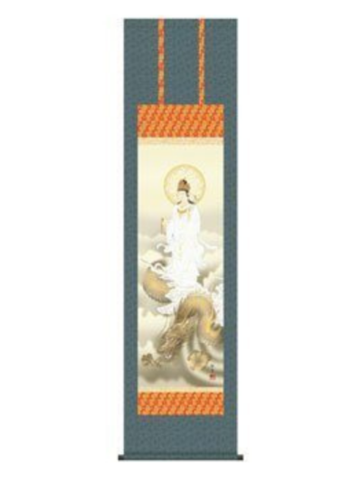 Japansk väggbonad, Kannon i vitt på drake